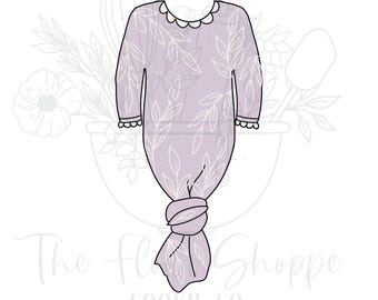 Puede incluir: Un vestido de bebé morado con un patrón de hojas blancas y un fondo anudado. El vestido tiene un borde de encaje blanco alrededor del escote.