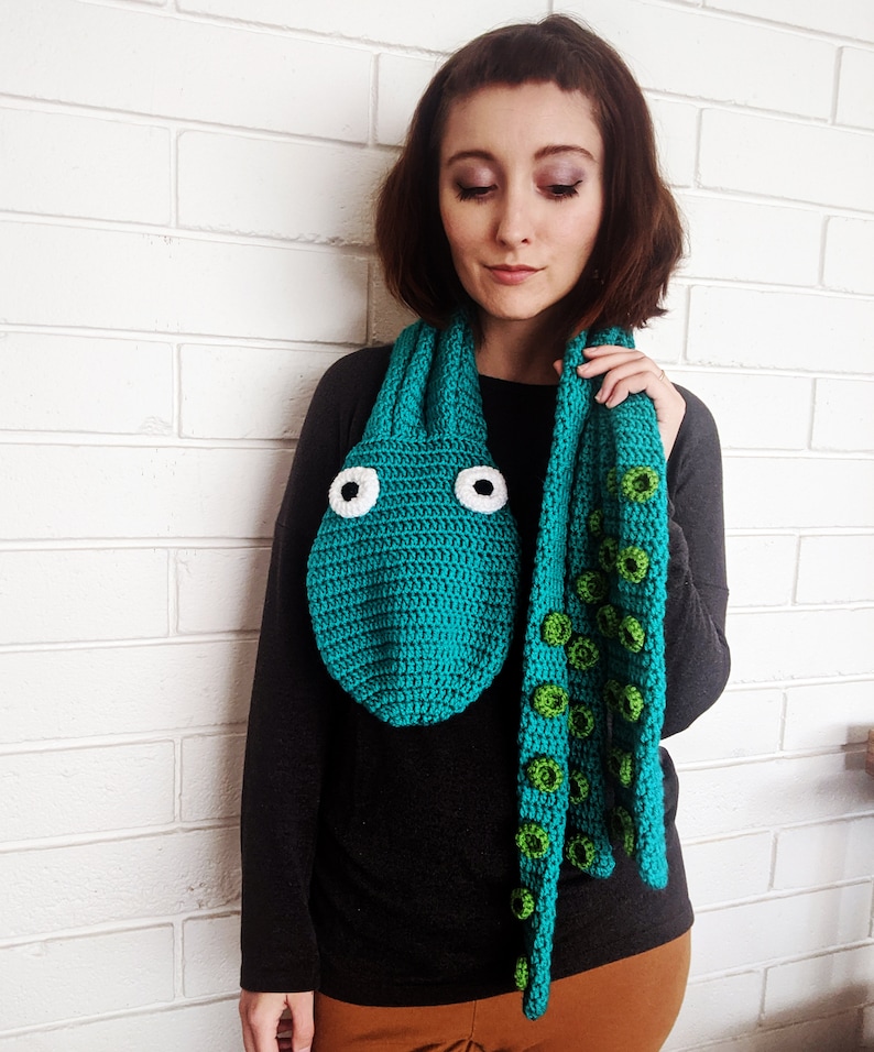 Octopus Scarf Crochet Pattern, octopus scarf with tentacles, halloween costume, crochet scarf, tentacle scarf, Novelty Animal Scarf image 5