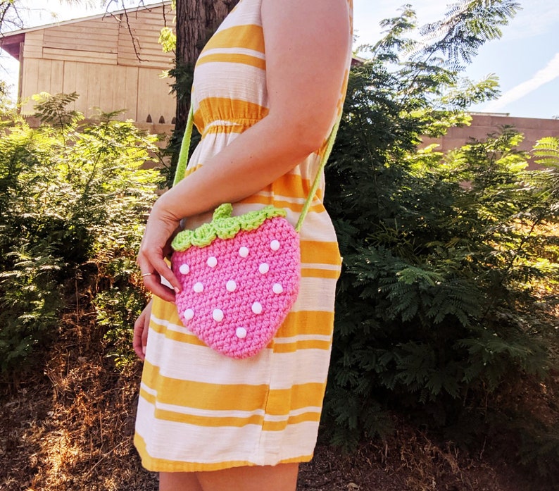 Strawberry Crossbody Bag Crochet Pattern, Pink Strawberry Bag image 7