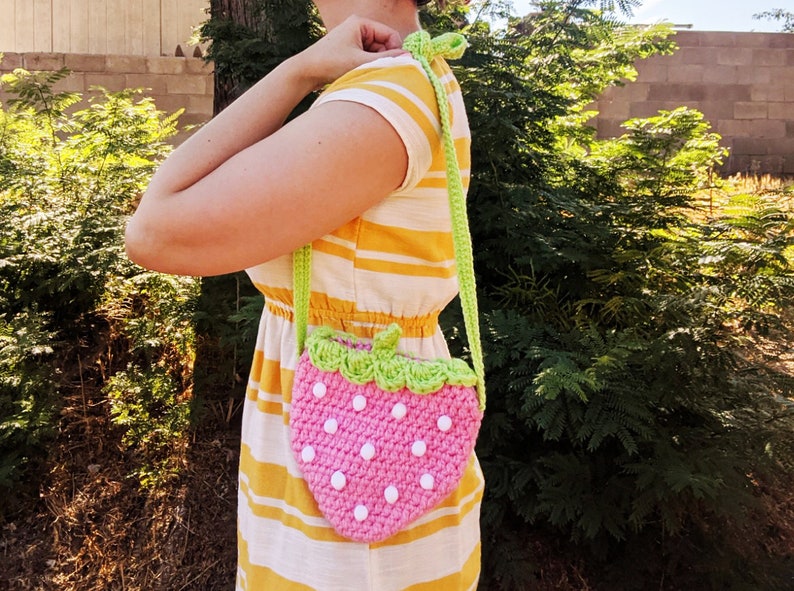 Strawberry Crossbody Bag Crochet Pattern, Pink Strawberry Bag image 6