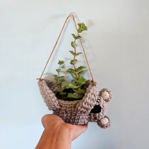 koala planter crochet pattern, mini succulent planter, hanging crochet planter, animal planter, koala crochet Bild 5