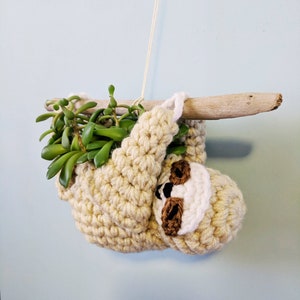 sloth planter crochet pattern, mini succulent planter, hanging crochet planter, animal planter, sloth crochet image 4