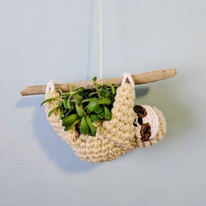 sloth planter crochet pattern, mini succulent planter, hanging crochet planter, animal planter, sloth crochet image 5