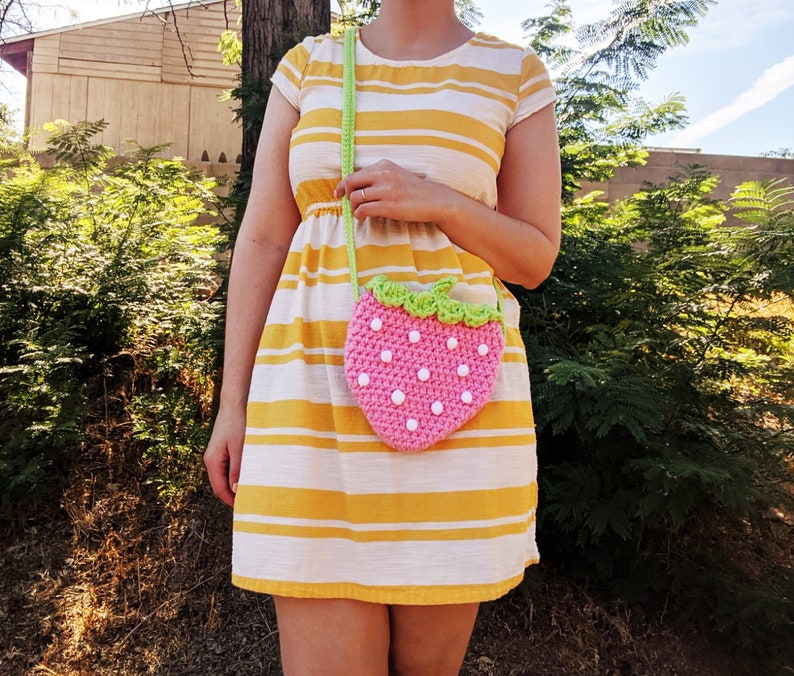 Strawberry Crossbody Bag Crochet Pattern, Pink Strawberry Bag image 3