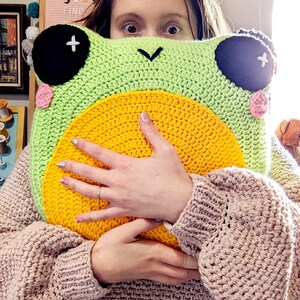 Froggy Pillow Crochet Pattern, Kawaii Throw Pillow, Froggie Home Decor image 7