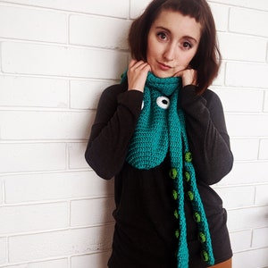 Octopus Scarf Crochet Pattern, octopus scarf with tentacles, halloween costume, crochet scarf, tentacle scarf, Novelty Animal Scarf image 4