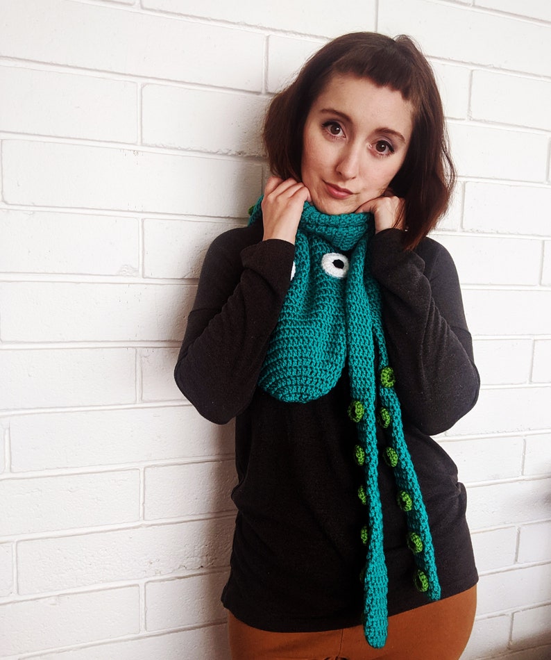 Octopus Scarf Crochet Pattern, octopus scarf with tentacles, halloween costume, crochet scarf, tentacle scarf, Novelty Animal Scarf image 4