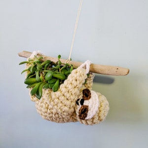 sloth planter crochet pattern, mini succulent planter, hanging crochet planter, animal planter, sloth crochet image 6