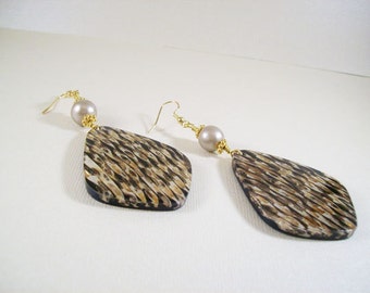 Marooned Treasure pierced or clip on earrings YD-213E | diamond shape | black beige | Boho tribal