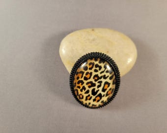 Leopard Spice statement brooch | black tan animal print oval pin | bold, tribal boho urban chic