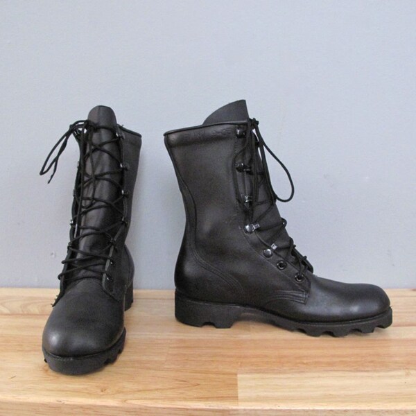 s a l e vintage MILITARY combat boots 7 - 7.5