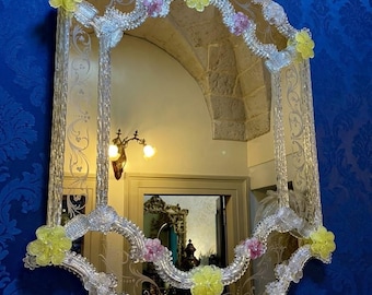 Stor handgjord spegel i Murano-glas från 1960-talet med blommönster