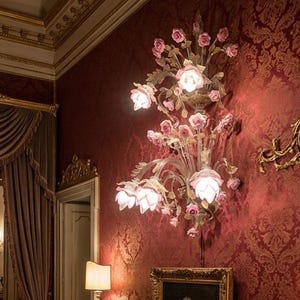 Large Rosae Rosarum glass paste wall lamp from the Multiforme Guarnieri glassworks