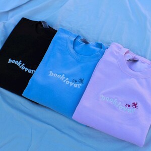 Buch Liebhaber Besticktes Sweatshirt, Bücherwurm Rundhalsausschnitt, Bücherwurm Geschenk, Buchclub Geschenk, Minimalistisches Buch Sweatshirt, ästhetisches Stickerei Shirt