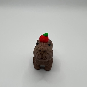 Capibara flexible ecológico: textura tejida con gorro de manzana