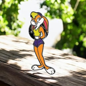 Lola Bunny Enamel Pin – Space Jam Cartoon Retro 90s Collectible Lapel Badge
