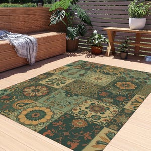 Boho patchwork bloemen buitentapijt | Groen tegelmotief, natuurterrasmat