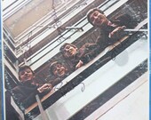 Beatles tribute signed record 39 67- 39 70 blue vinyl album John Paul George Ringo George Martin double 1973 issue rock and roll memorabilia