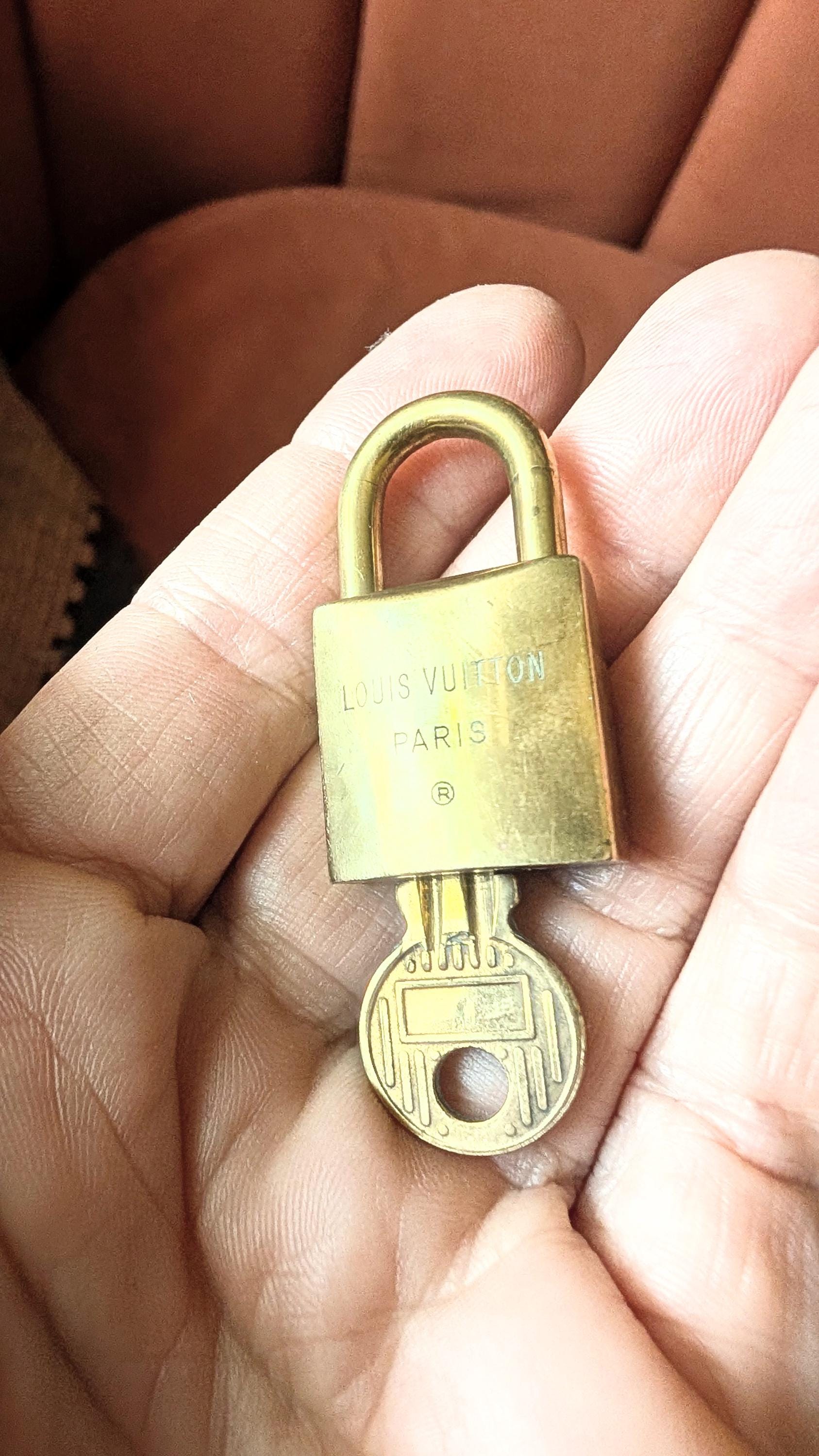ルイ・ヴィトンの真鍮製鍵と錠前 #220 - Etsy 日本