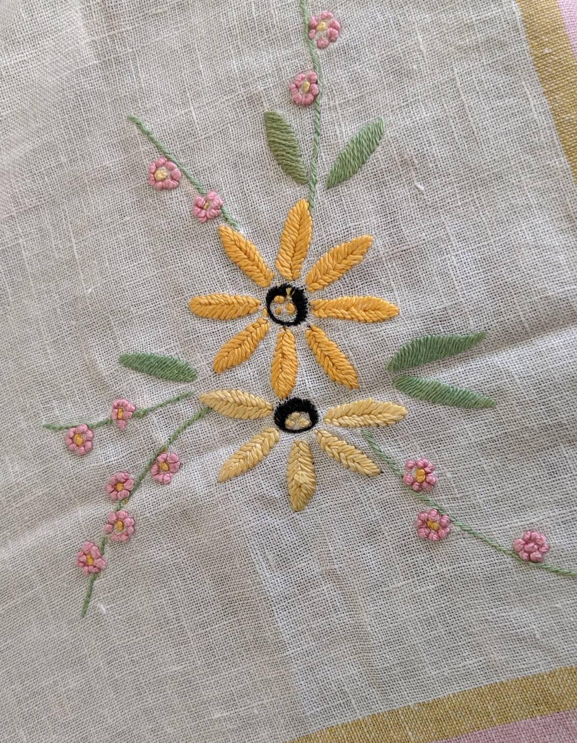 アメリカンビンテージ 花柄刺繍リネンテーブルクロス大判 Amazon｜リネン テーブルクロス 110x110cm 正方形 刺繍 レース