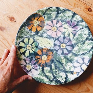 Midcentury hand painted art plate bright daisies modern 10 inch