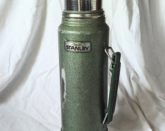 Vintage Sign Gladiator Jeep in Red and Blue 22oz Vacuum Insulated Bottle Vintage Sign Gladiator Jeep in Red and Blue 22oz Vacuum Insulated Bottle