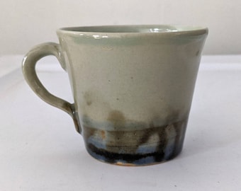 Taza hecha a mano Wabi Sabi con esmalte gris beige azul
