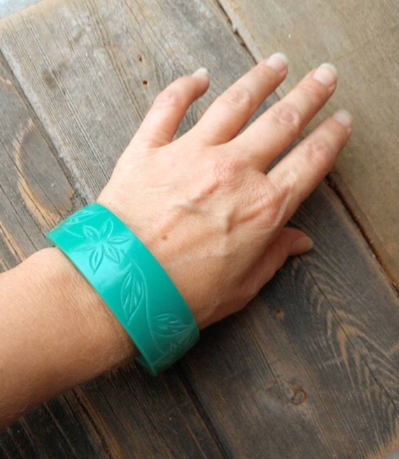 Turquoise aqua teal blue lucite carved bangle brac