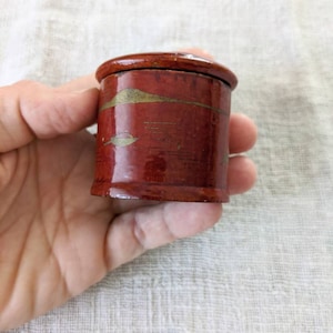 Japanese red lacquer small box gold painted