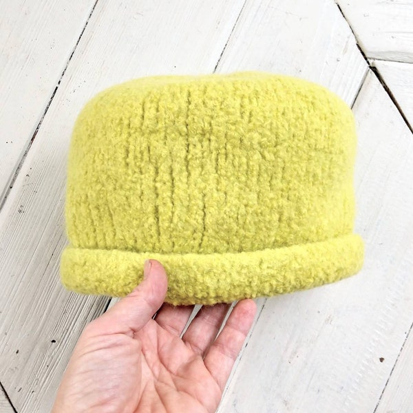 Chapeau de cloche vert lime de laine bouillie