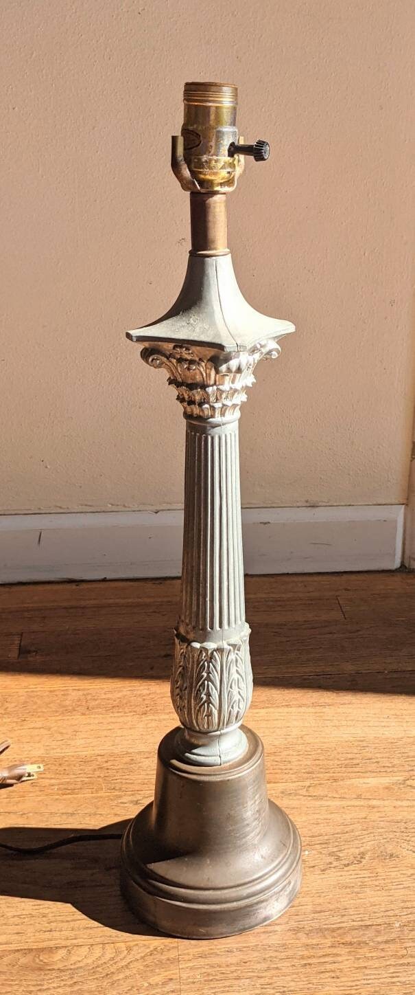 Lampe colonne Corinthienne