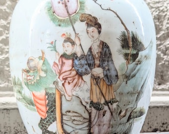 Chinese 19th century Famille Rose large ginger with lid