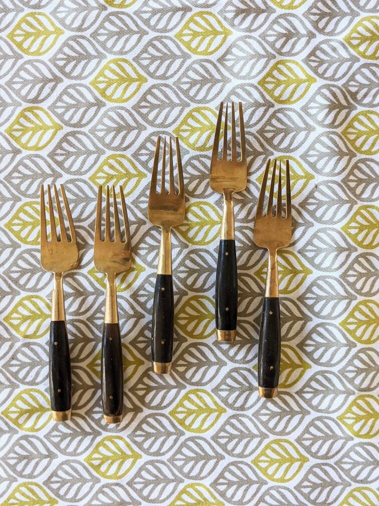 Petit ensemble de petits couteaux en laiton doré et corne noire de onze  5,25 pouces -  France