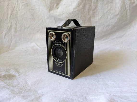 カメラ(？)(ヴィンテージ) 1940年代のブローニーカメラ、ターゲットシックス16 - Etsy 日本
