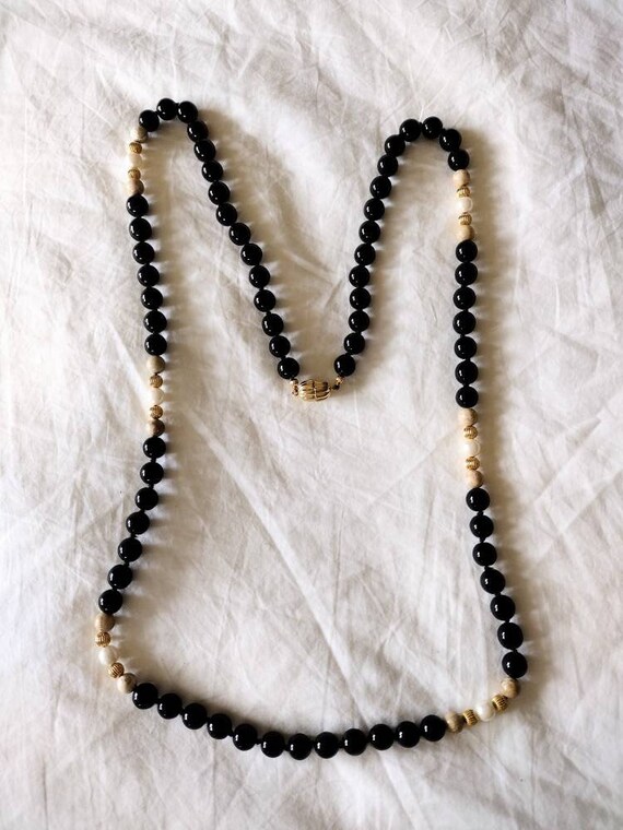 Pearl and onyx necklace discount