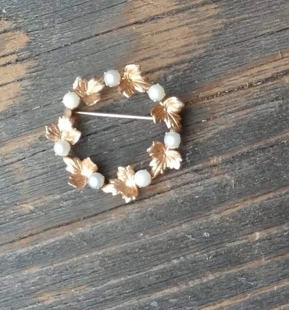 14k gold fill wreath brooch pearls leaves