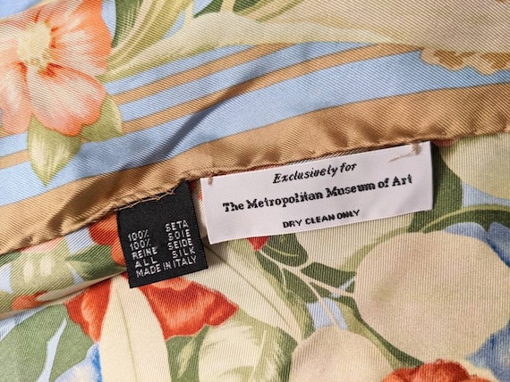 マメクロゴウチ Floral Embroidered Silk Scarf マメクロゴウチ Floral Embroidered Silk Scarf
