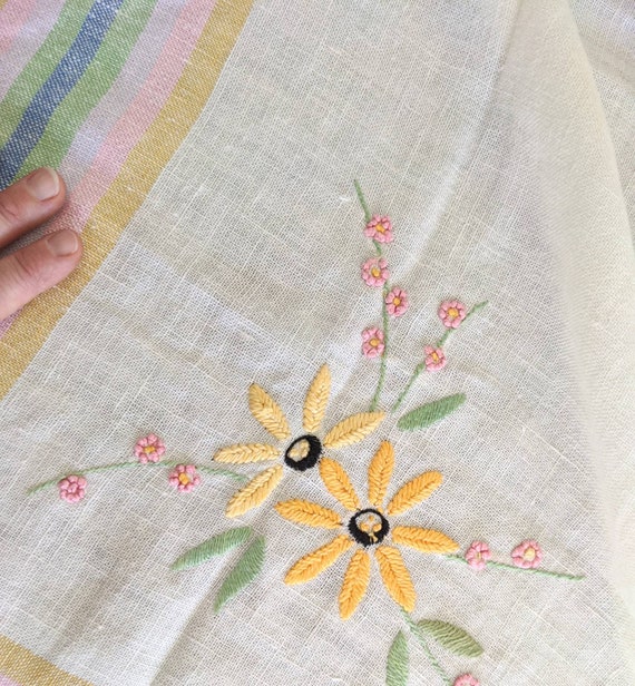 ヴィンテージ刺繍クロス　リネン　花柄刺繍テーブルクロス リネンのテーブルクロス 花刺繍 ー soracoya（空小屋）