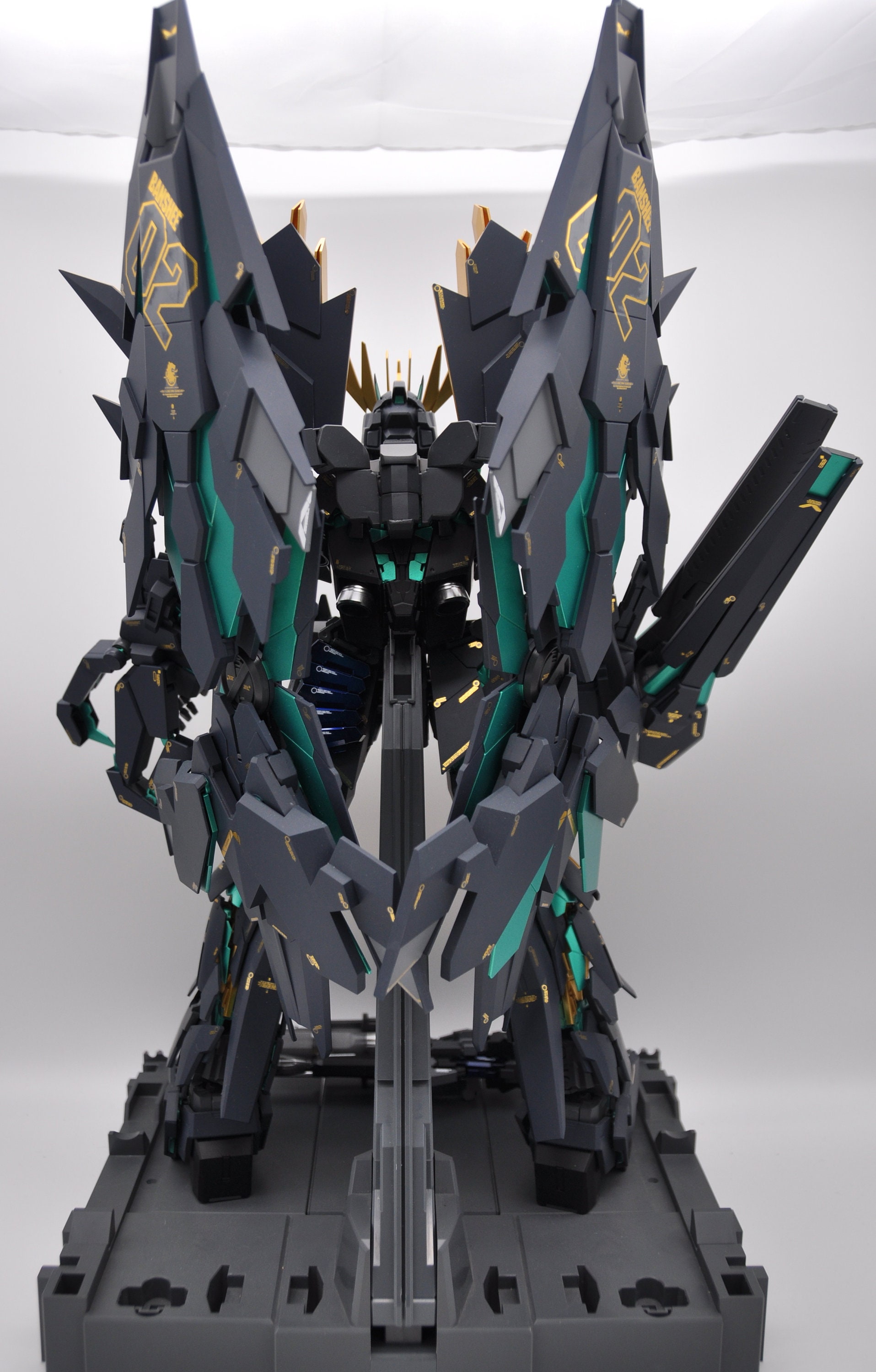 Bandai 1/60 PG Unicorn Gundam 02 Banshee Norn 2 Shield Expansion