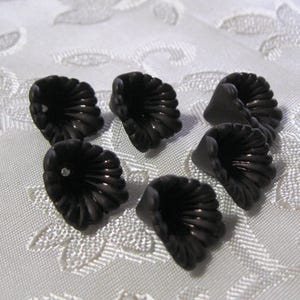 100pcs Black Lucite Acrylic Iris Flower Cap Beads 12mm 413