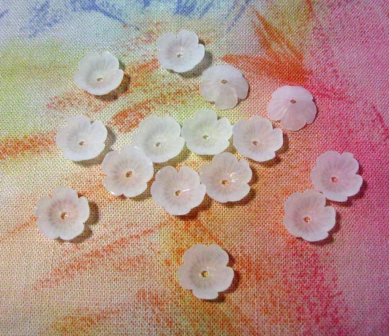 White 5 Petal Bell Flower Beads Frosted Lucite Acrylic White Etsy