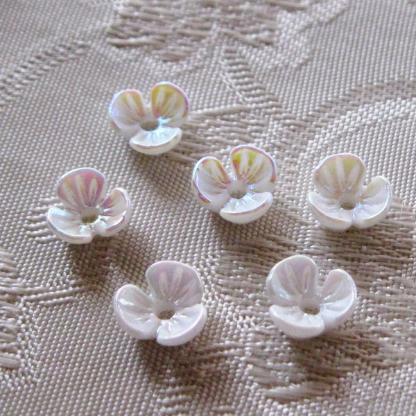 50pcs Super Tiny AB Finish Lucite Acrylic 3 Petal Flower Bead Off-White 6mm 468B
