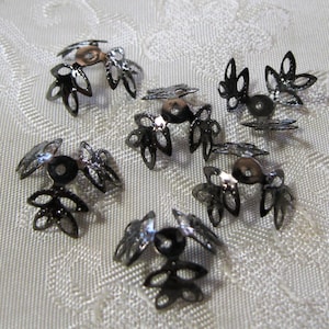 200pcs Gunmetal Silver 3 Leaf Filigree Bead Cap 302
