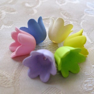 NEW Solid Scalloped Tulip Bell Flower Beads 10mm x 8mm Acrylic Lucite 465