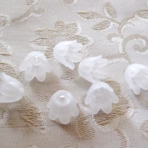 NEW 100pcs White Frosted Lucite Acrylic Tulip Bell Scalloped Edge Flower Cap Beads 10mm x 8mm 447