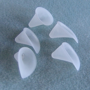 Frosted White Lucite Acrylic Calla Lily Flower Beads 408