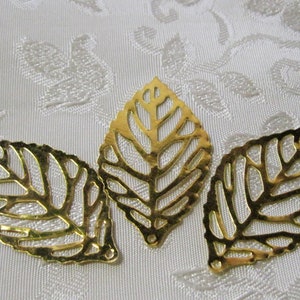 100pcs Gold Leaf Filigree 35mm x 20mm 540