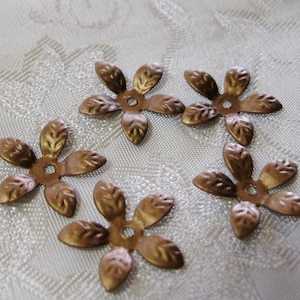 200pcs Copper Daisy Flower Filigree Bead Caps 15mm Lead Free 306