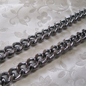 Cadena cubana de eslabones planos, gruesa, con corte retorcido, de color plata y metal de cañón, 14 mm x 10 mm x 3 mm, sin níquel ni plomo, a granel, 385