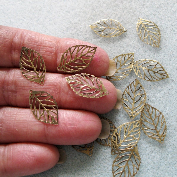 80pcs Itty Bitty Antique Bronze Filigree Leaves 10mm x 20mm 538-o